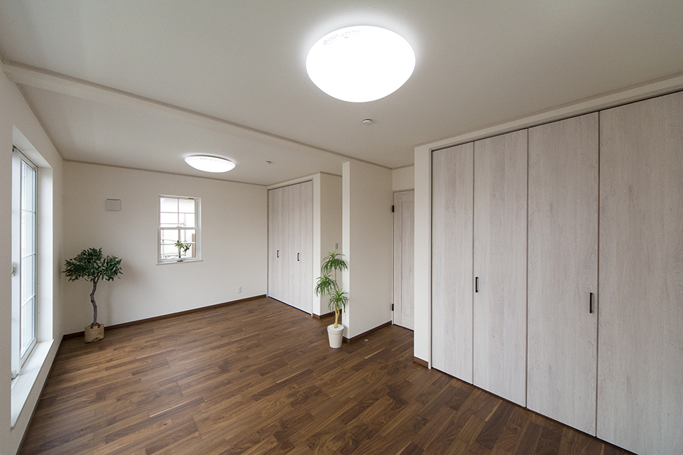 ご家族の変化に合わせてお部屋を増減できるフレキシブルタイプの2階洋室。