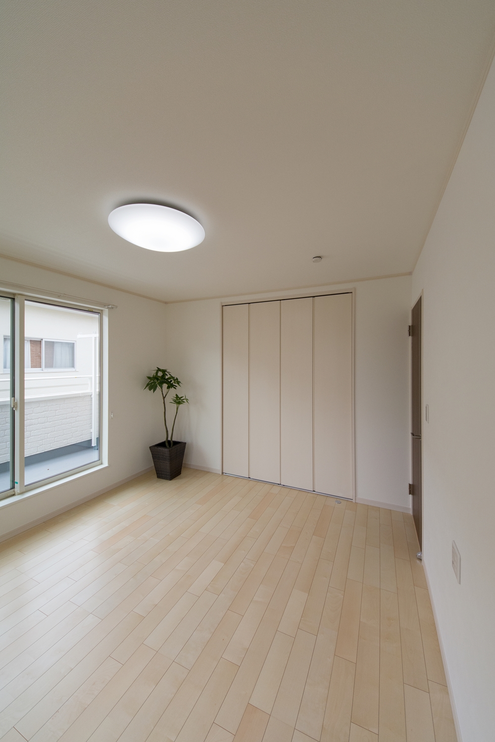 2階洋室/シカモアのフローリングがナチュラルな空間を演出します。
