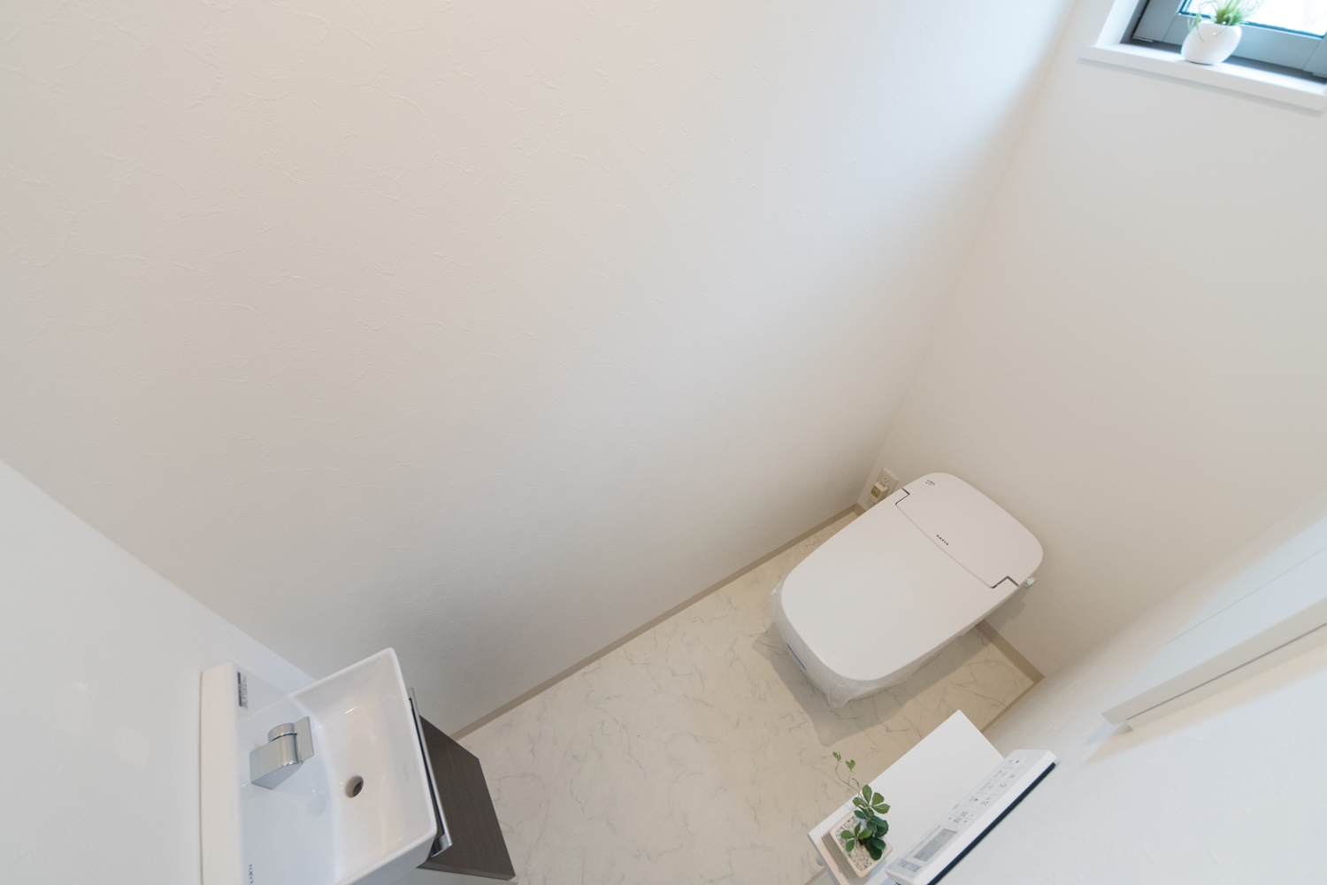 1階トイレ/手洗いを設置した使い勝手のよい空間。