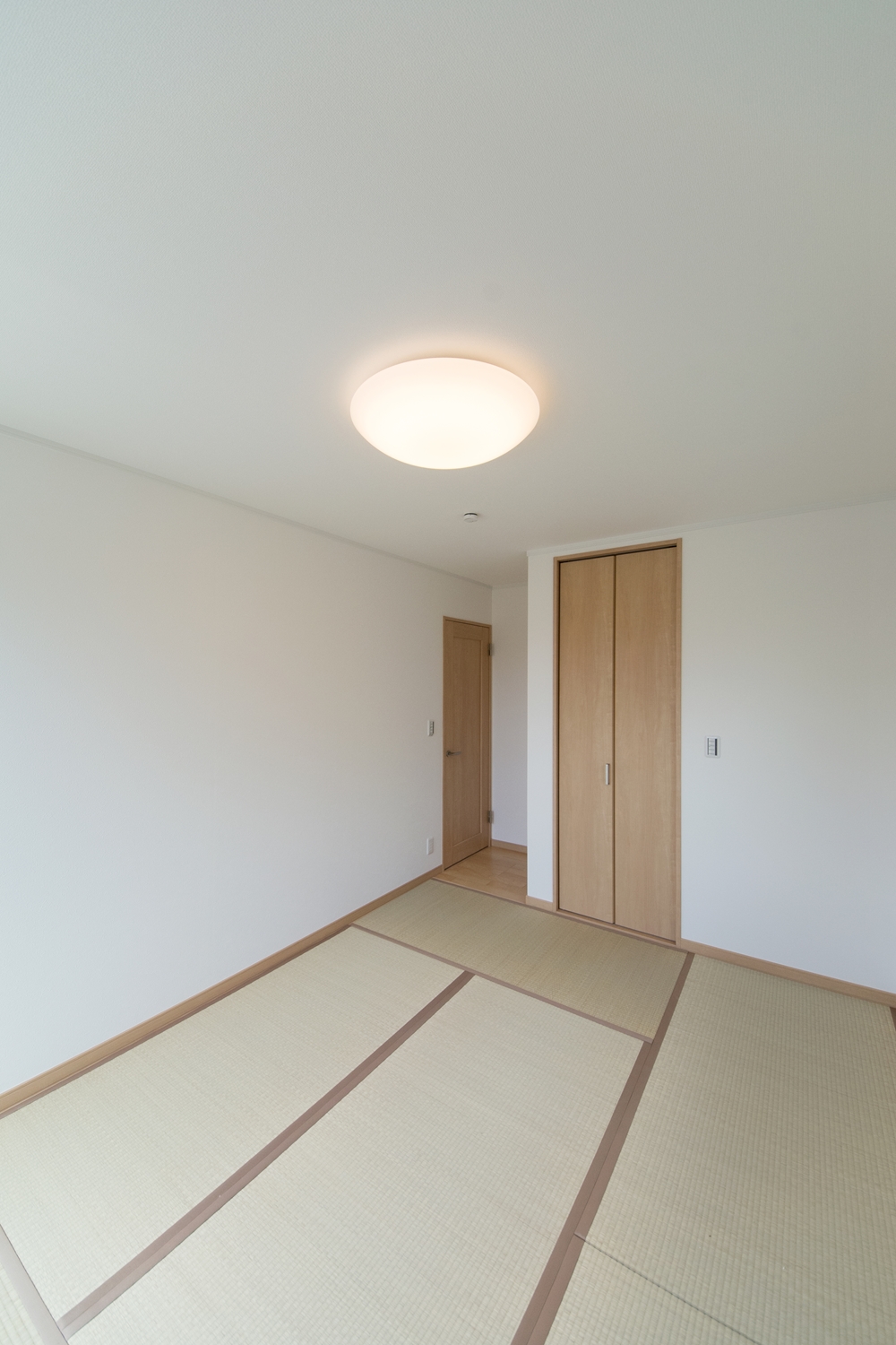 畳のさわやかなグリーンが空間を彩る2階畳敷き洋室。
