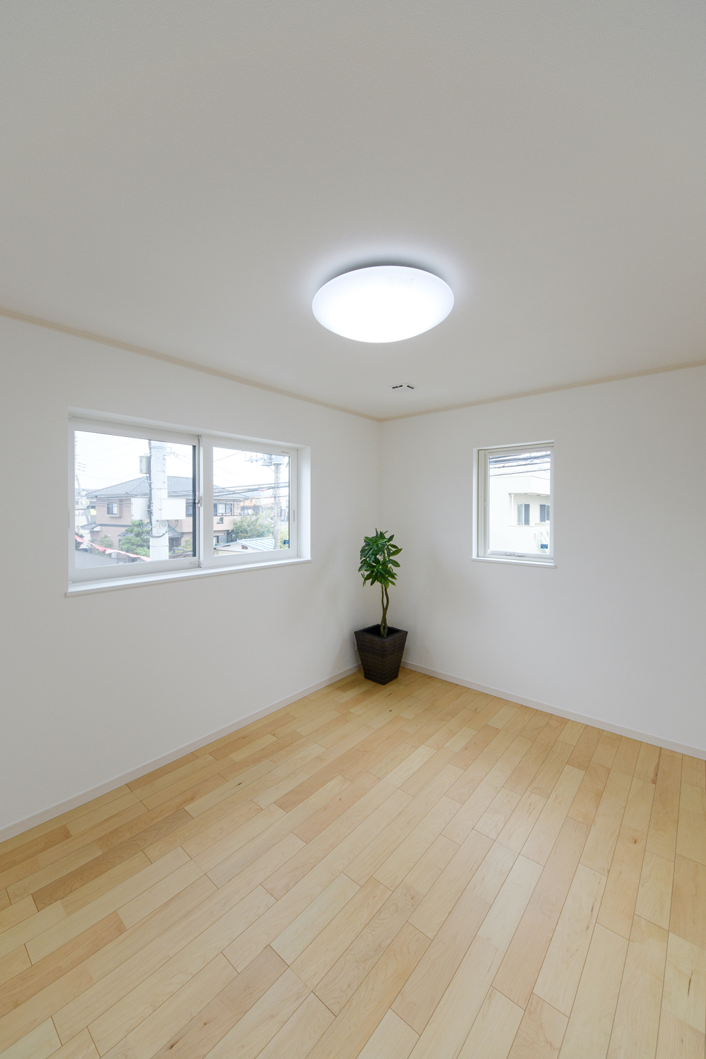 2階洋室/2面採光がもたらす豊かな光と風が上質な空間を演出します。
