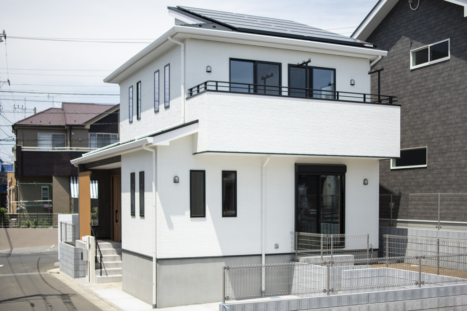 「直膨式地中熱ヒートポンプシステム」に加え、太陽光発電システムも導入!エコライフを叶える住まいが完成しました。