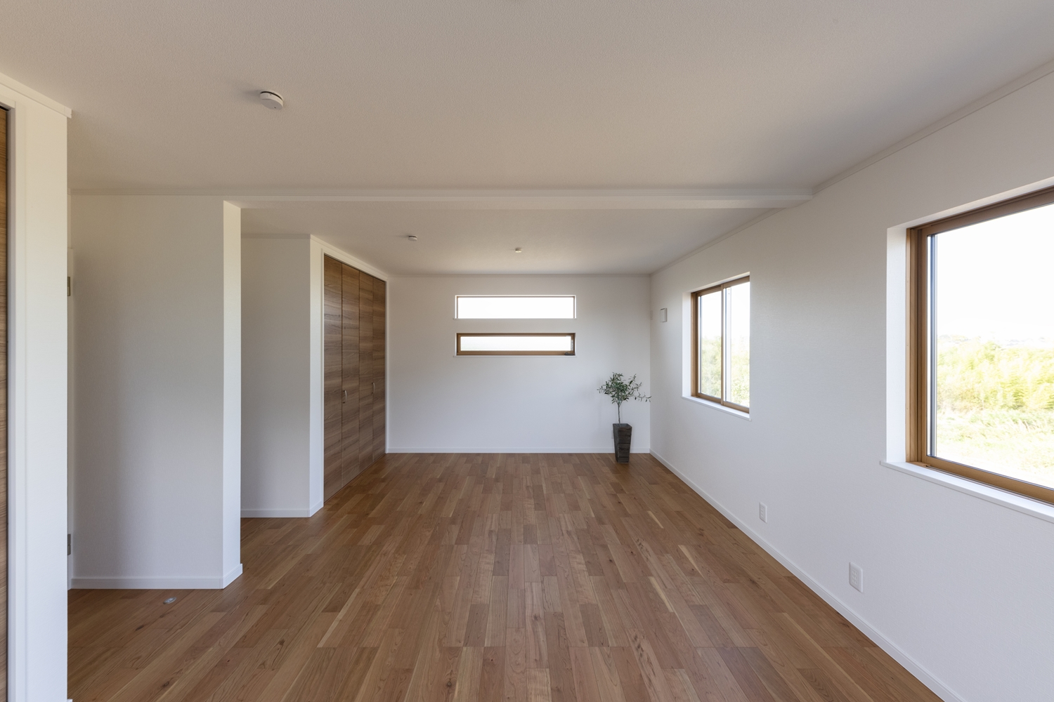 将来的に壁を設けて仕切れるので、ライフスタイルの変化に合わせて柔軟に対応できる2階洋室。