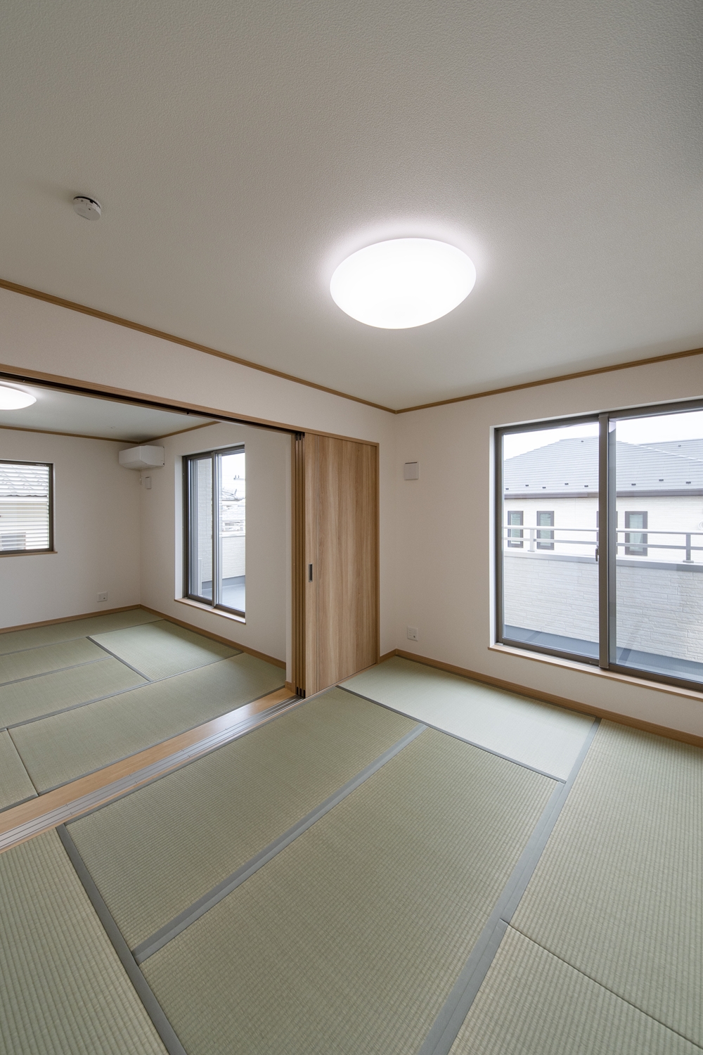 2F畳敷き洋室／風通しの良い開放的な空間。お掃除がしやすく便利です♪