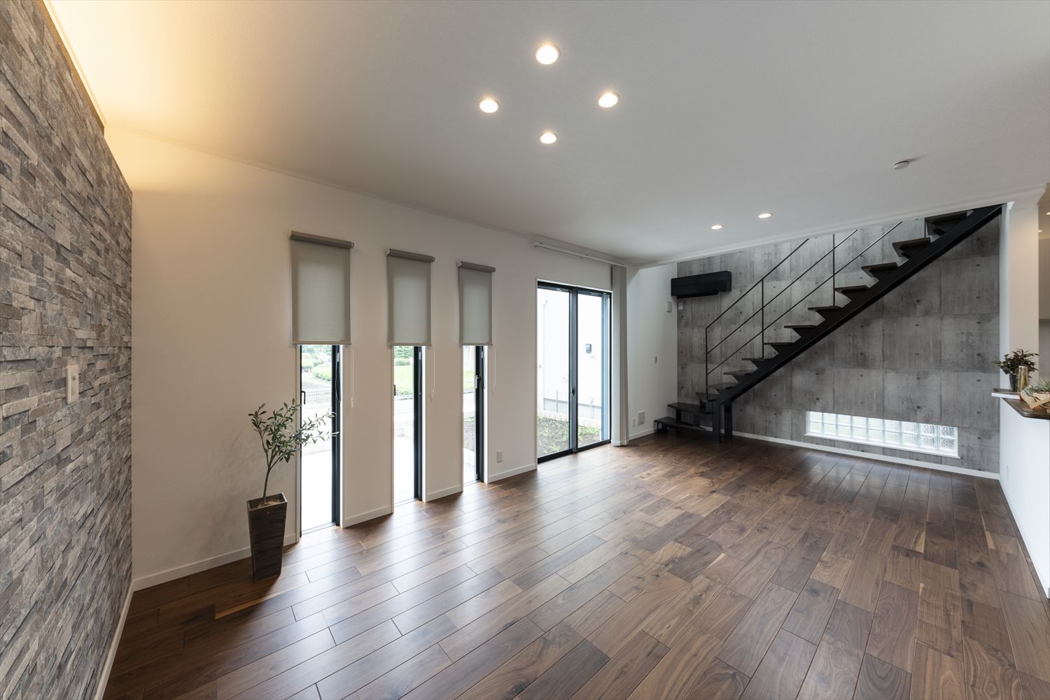 1階はハイスタッド仕様（CH：2680mm）ゆとりある空間がより室内を魅力的に。